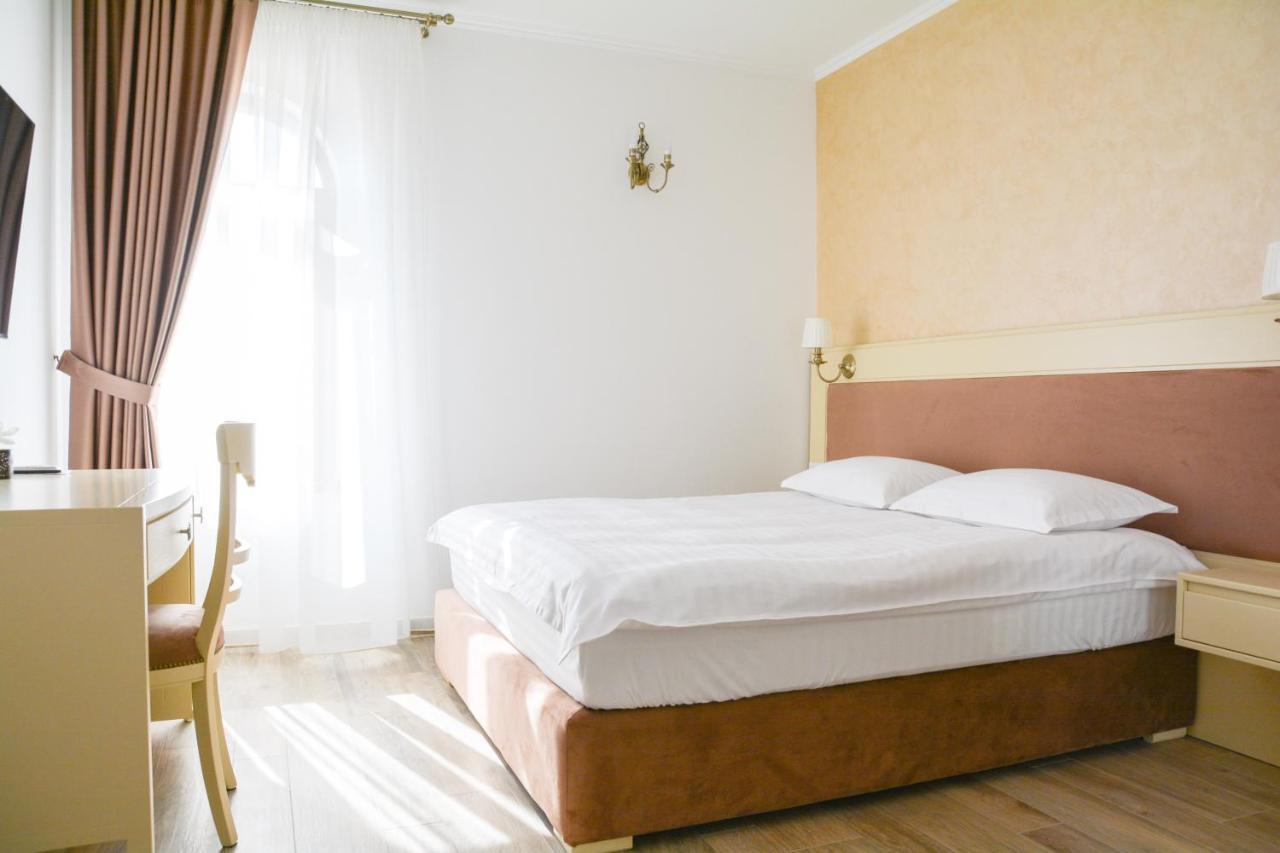 Pensiunea Ww Focsani Ngoại thất bức ảnh